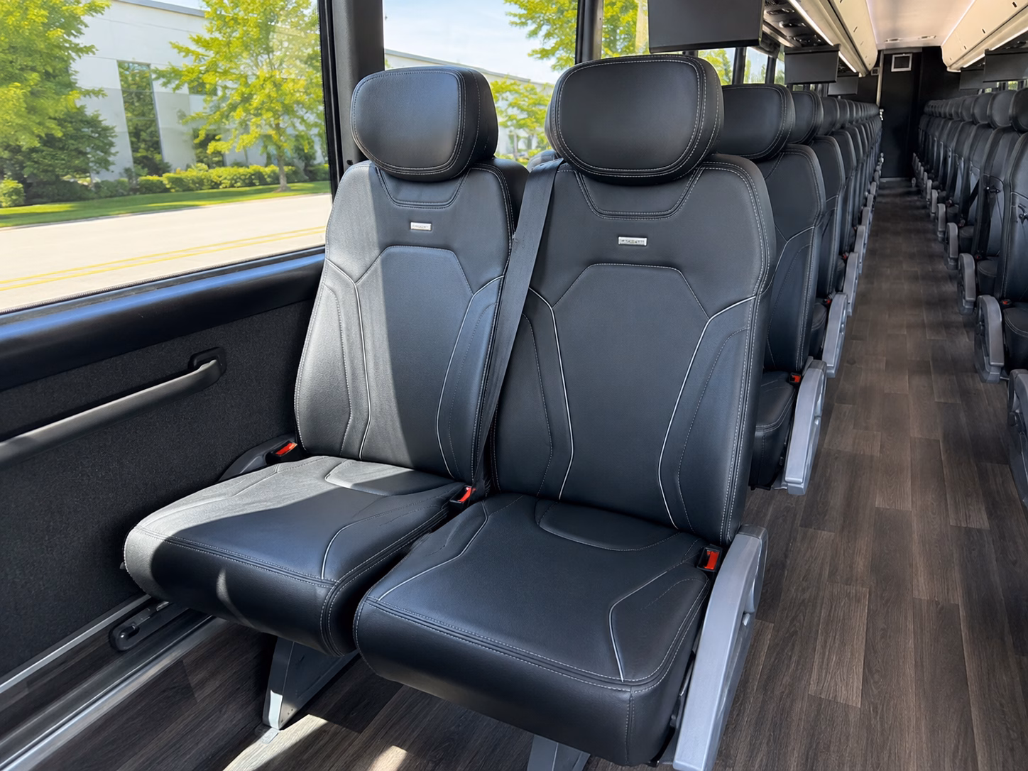 reyes winery bus rentals for groups heading to agua dulce